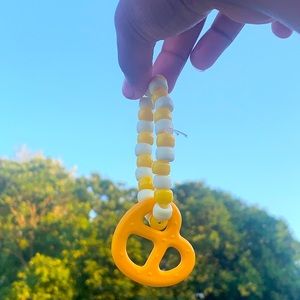 Yellow bead bracelet with pretzel charm🥨